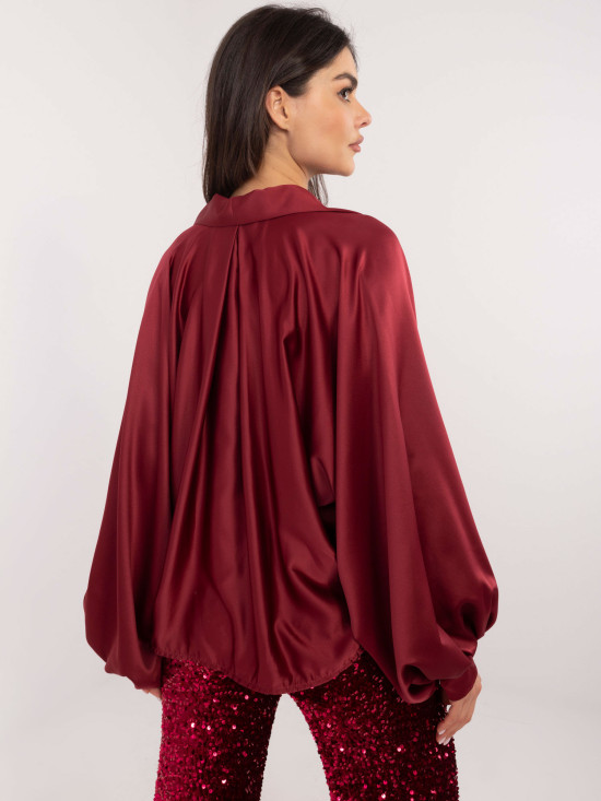 Elegantes bordeauxrotes Hemd mit Knöpfen