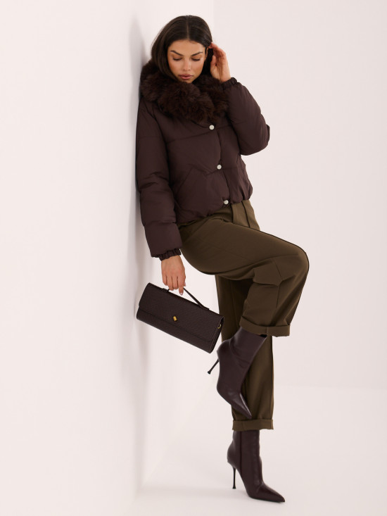 Kurze braune Steppjacke mit Stehkragen