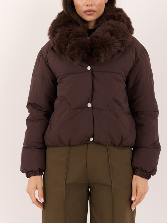 Kurze braune Steppjacke mit Stehkragen
