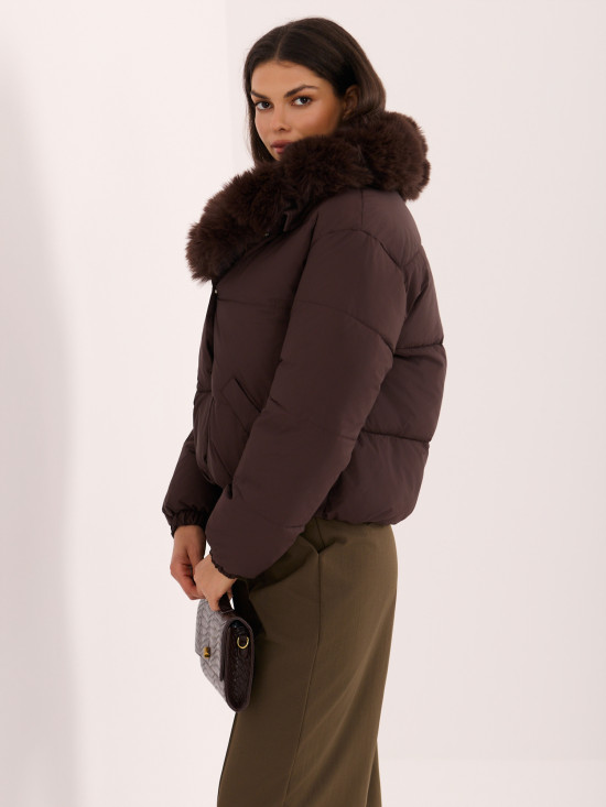 Kurze braune Steppjacke mit Stehkragen
