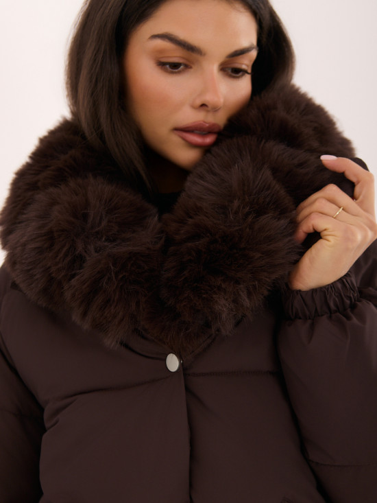 Kurze braune Steppjacke mit Stehkragen