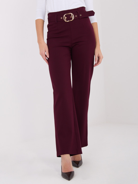 Elegante bordeauxrote Hose mit hohem Bund und Gürtel