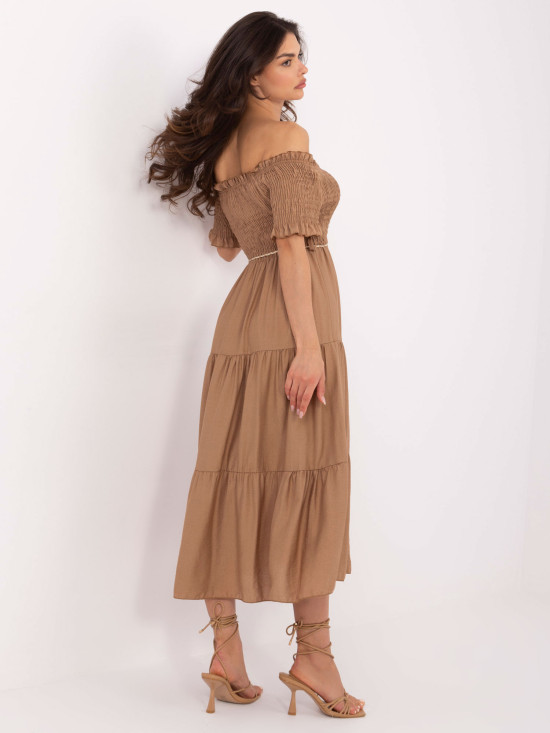 Elegantes ausgestelltes Kleid in Camel-Farbe