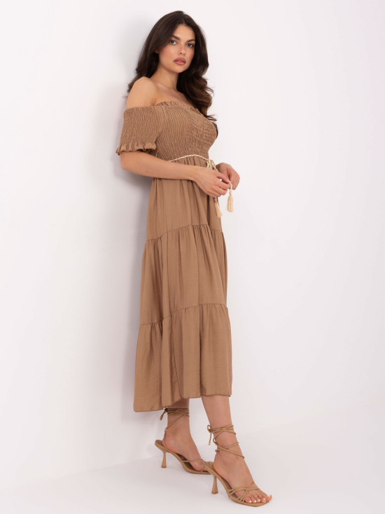 Elegantes ausgestelltes Kleid in Camel-Farbe