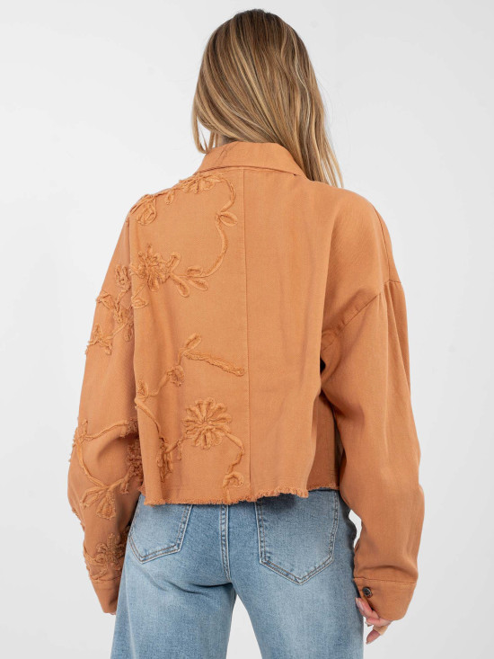 Kurze orangefarbene Jeansjacke mit Blumenapplikation