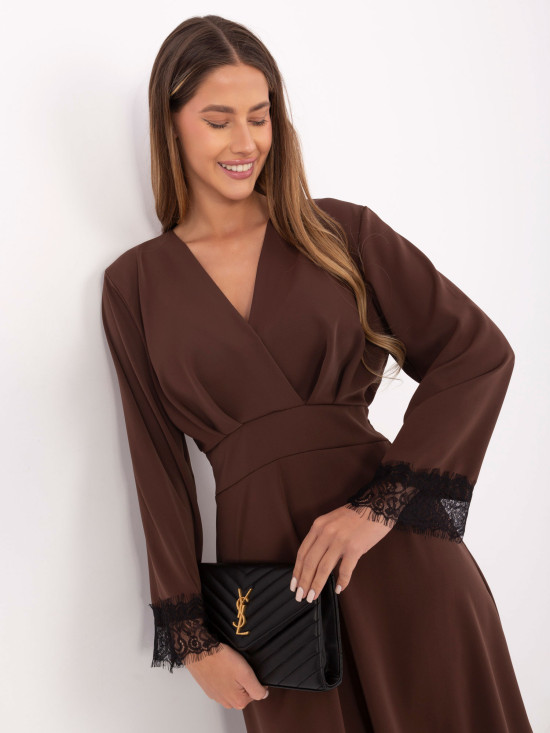 Elegantes braunes Midi-Kleid mit Spitze und langen Ärmeln