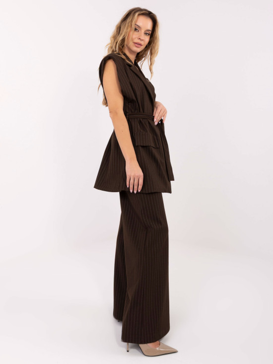 Elegante braune gestreifte Weste mit Gürtel