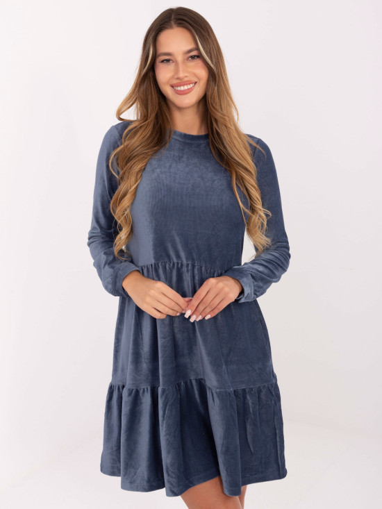 Dunkelblaues ausgestelltes Kleid mit Volant