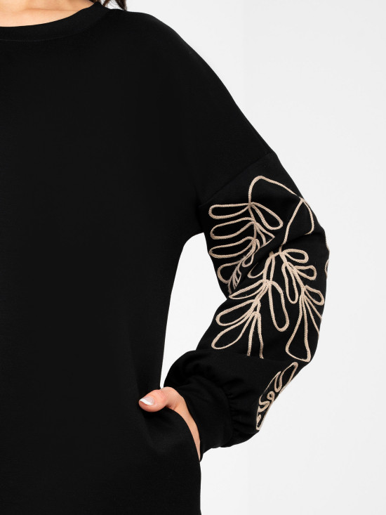 Schwarzes Minikleid mit Stickerei und Puffärmeln