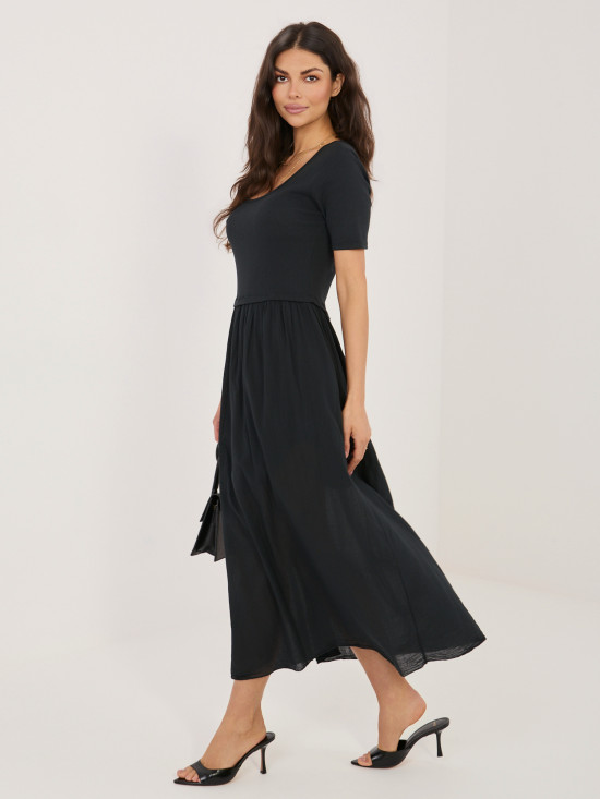 Schwarzes ausgestelltes Midi-Kleid mit Futter