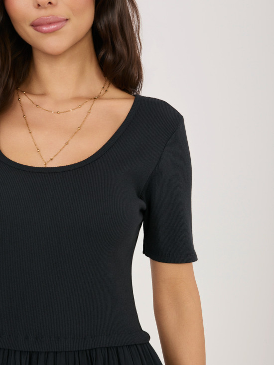 Schwarzes ausgestelltes Midi-Kleid mit Futter