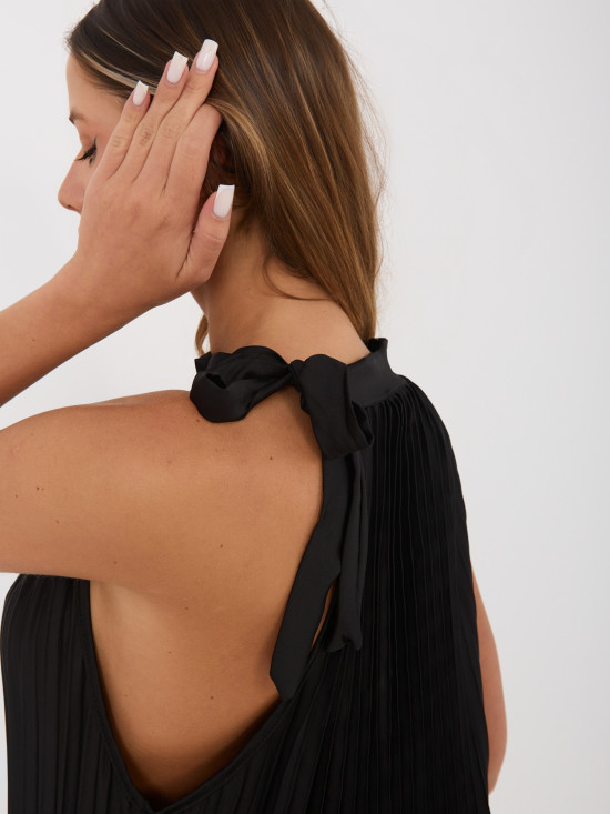 Schwarzes Cocktail-Midikleid mit Bindegürtel und Volant