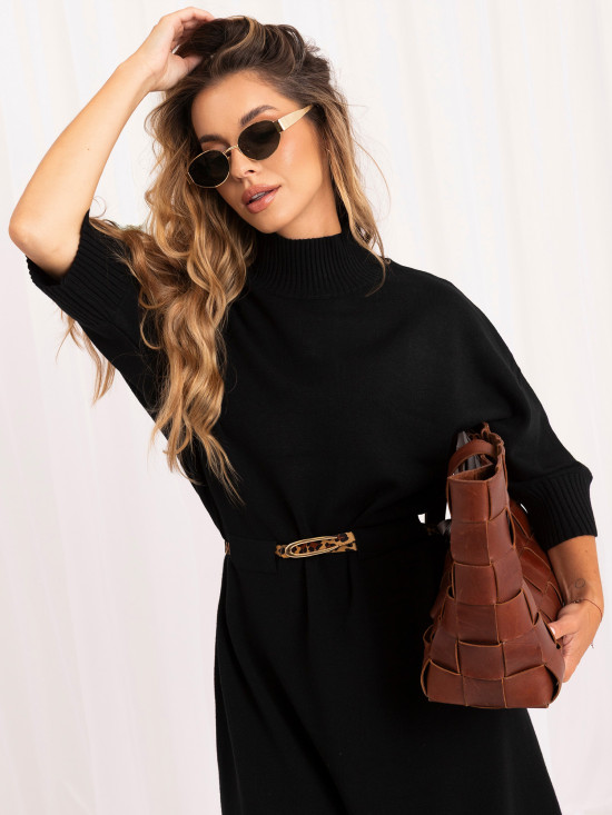 Schwarzes Oversize-Strickkleid mit Gürtel und Rollkragen