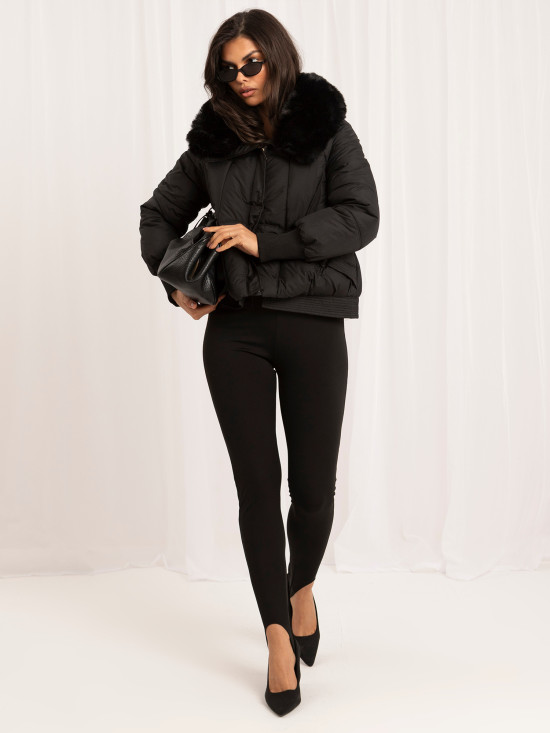 Schwarze gesteppte Winterjacke mit Stehkragen