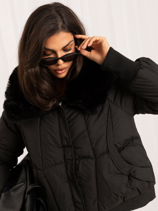 Schwarze gesteppte Winterjacke mit Stehkragen