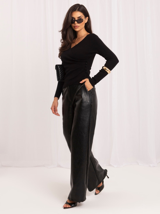 Eleganter schwarzer Pullover mit Wickelausschnitt