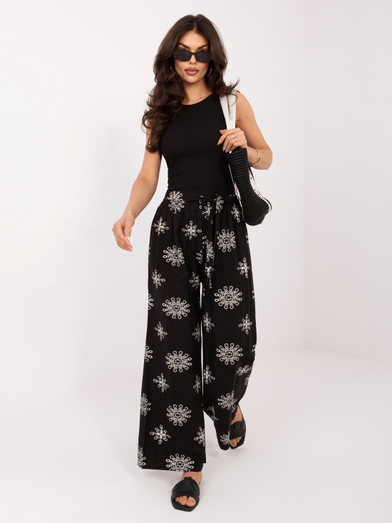 Schwarzes, geripptes Top ohne Ärmel