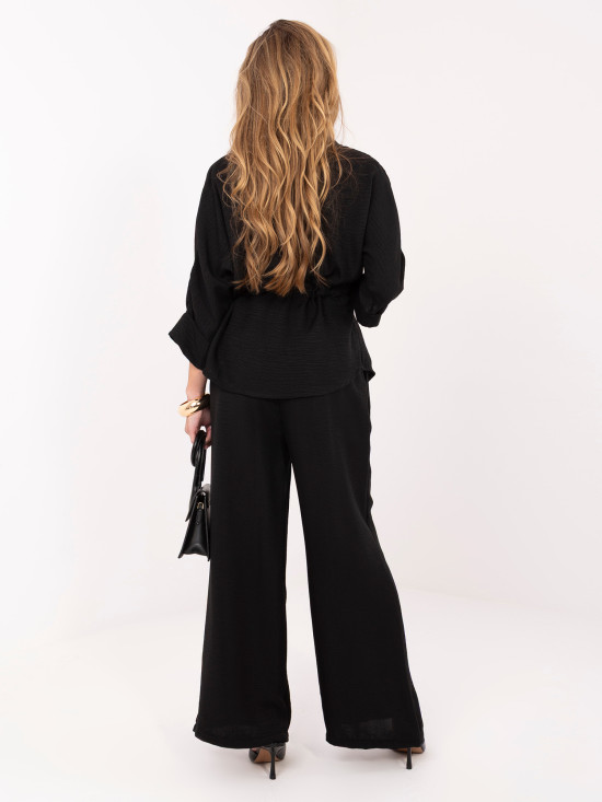 Elegantes schwarzes Set mit Hemd und weiter Hose