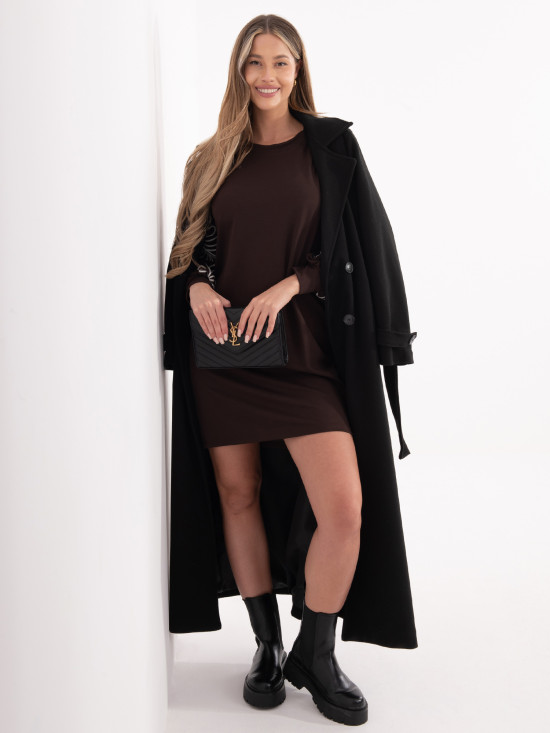 Kurzes braunes Kleid mit Stickerei und Puffärmeln