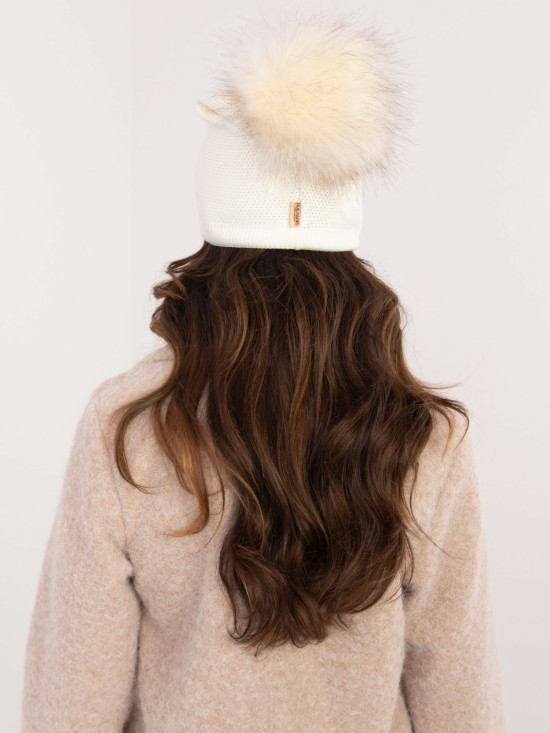 Elegante ecru Mütze mit Pompon