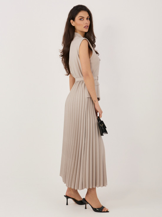 Elegantes beigefarbenes Midi-Kleid mit Gürtel und Pailletten