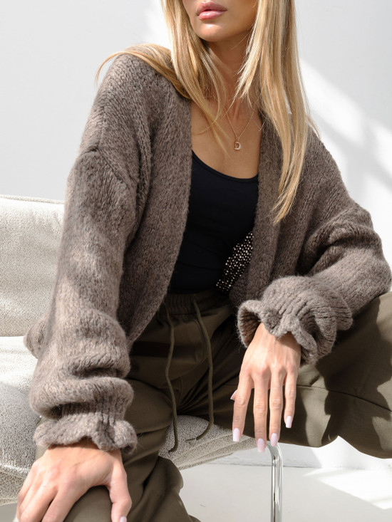 Beiger Pullover mit Volant