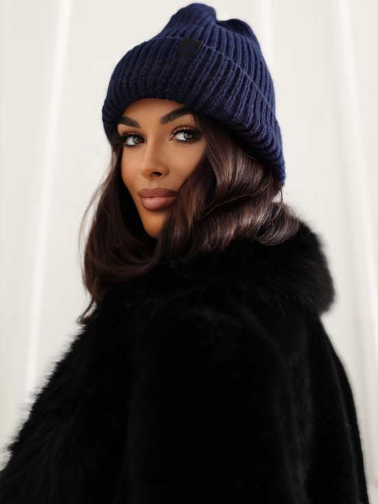Dunkelblaue Wintermütze mit Applikation