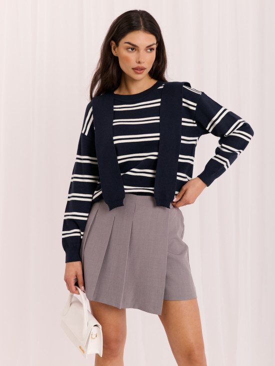 Gestreifter blauer Pullover mit Rundhalsausschnitt