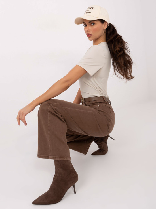 Beigefarbene glatte Bluse mit kurzem Ärmel