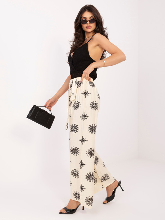 Beige Palazzo-Hose mit Gürtel