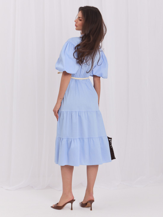 Hellblaues ausgestelltes Midi-Kleid mit Gürtel und Volant