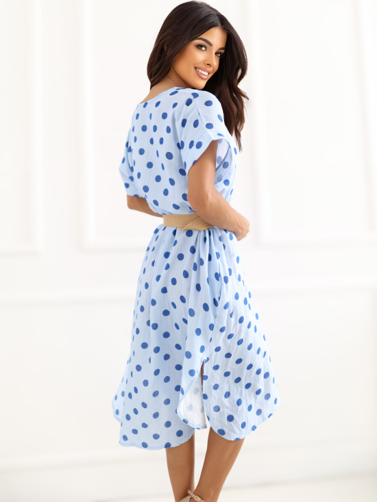 Hellblaues gepunktetes Midi-Kleid mit Gürtel