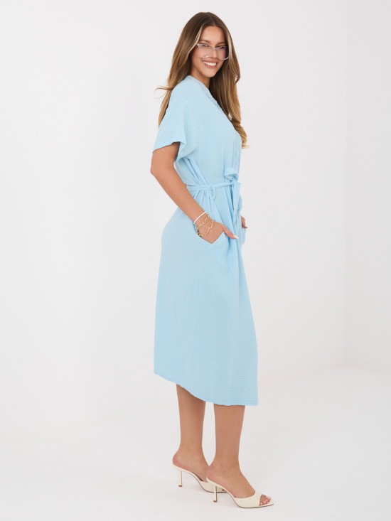Hellblaues ausgestelltes Midi-Kleid mit Gürtel