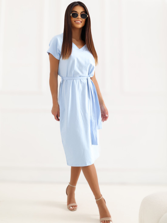 Hellblaues Midi-Kleid mit Gürtel