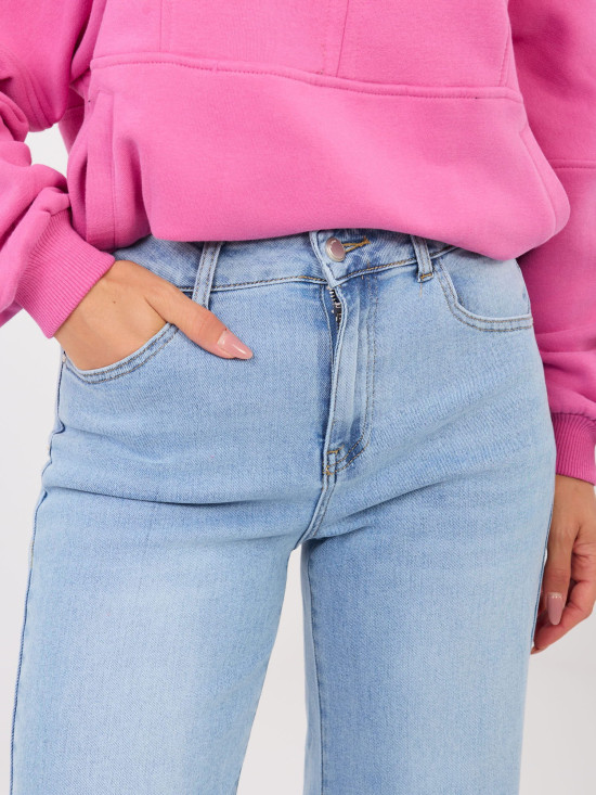 Damen-Jeans in Hellblau mit geradem Bein