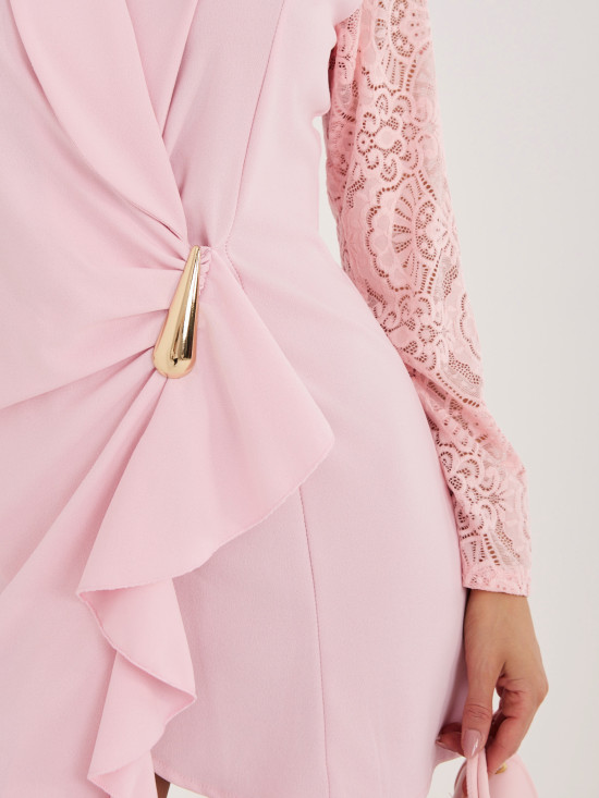 Elegantes Mini-Kleid in Hellrosa mit Spitze und Volant