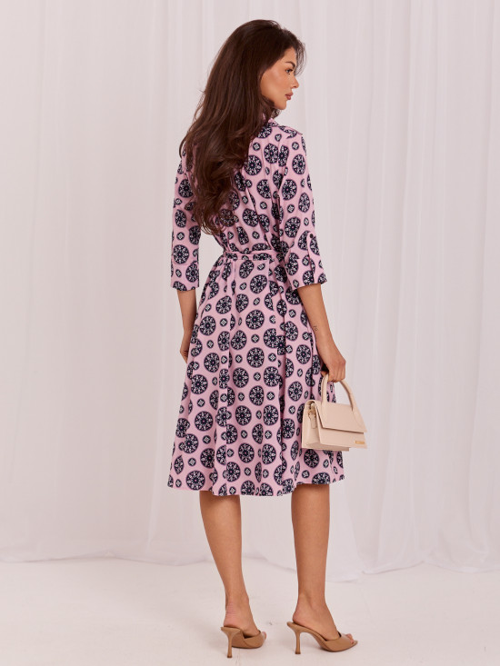 Hellrosa ausgestelltes Midi-Kleid mit Gürtel