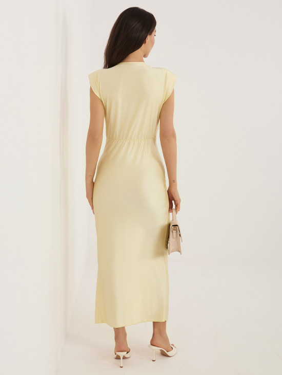 Elegantes gelbes Midi-Kleid mit Wickelausschnitt