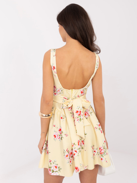 Gelbes ausgestelltes Minikleid mit Blumenmuster