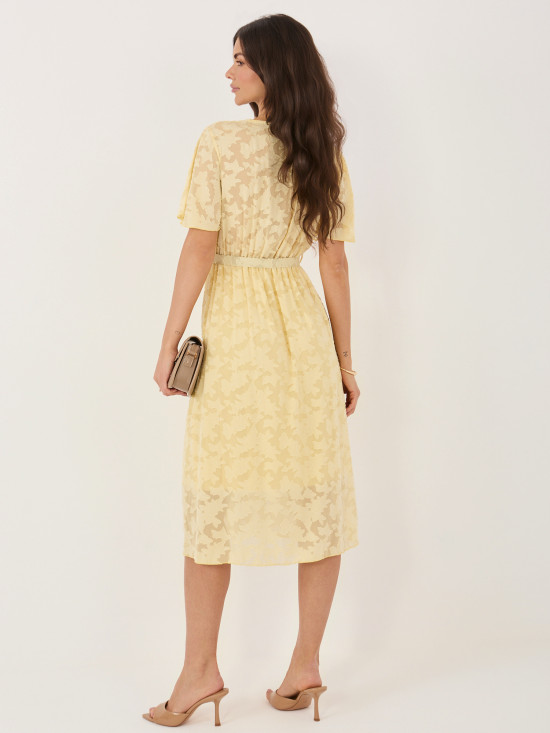 Gelbes ausgestelltes Midi-Kleid mit Gürtel