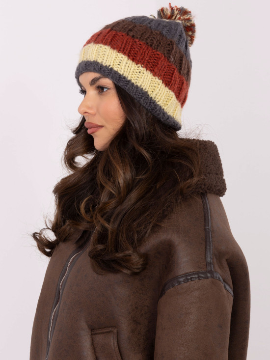 Gelbe gestreifte Mütze mit Pompon