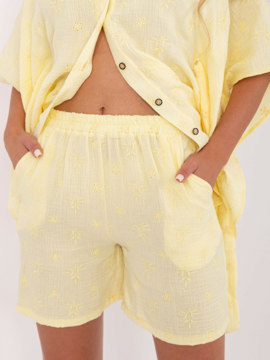 Stylisches Set in leuchtendem Gelb