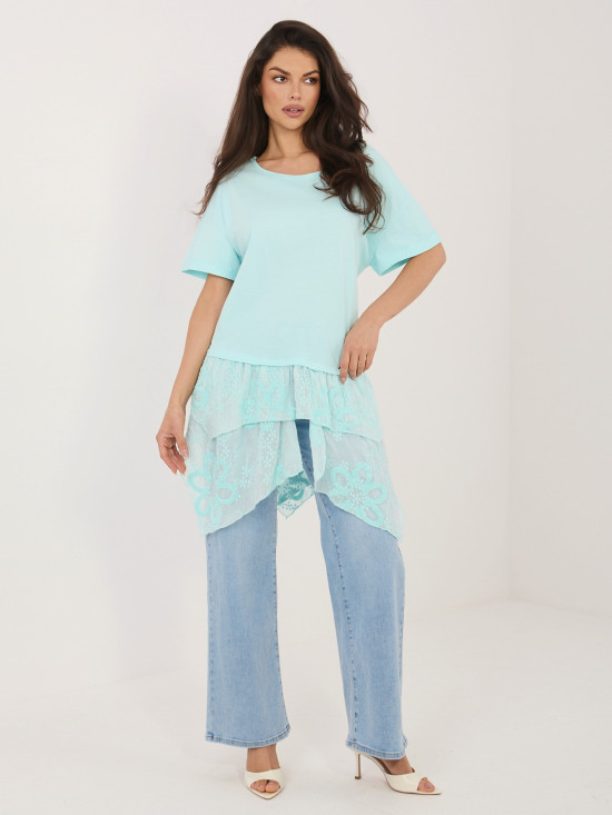 Mintgrüne Baumwollbluse mit Volant und Stickerei