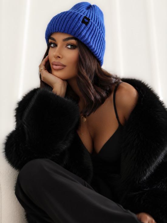 Blaue Wintermütze mit Applikation