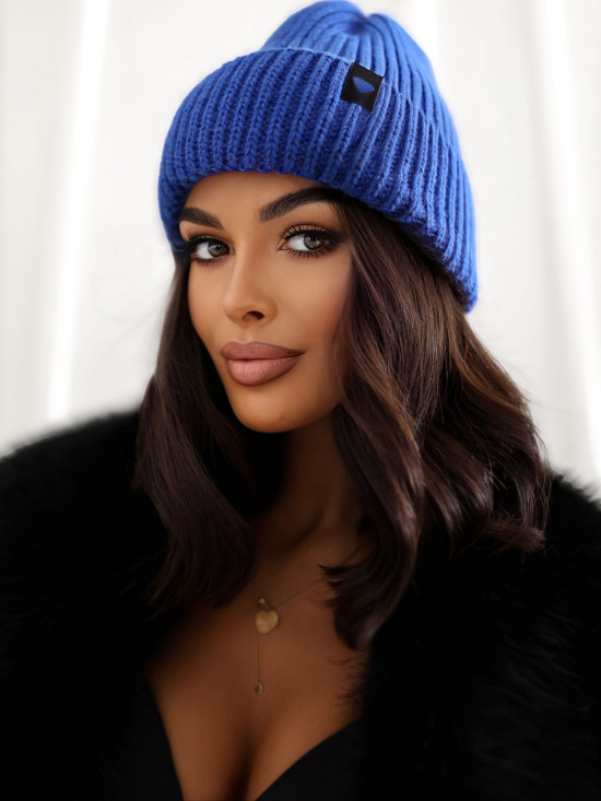 Blaue Wintermütze mit Applikation
