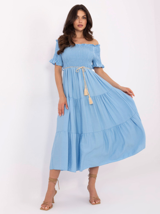Ausgestellte blaue Kleid mit Gürtel