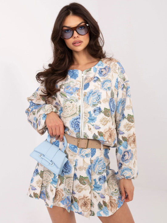 Blaue Shorts mit Blumenmuster, weitem Bein und Gürtel