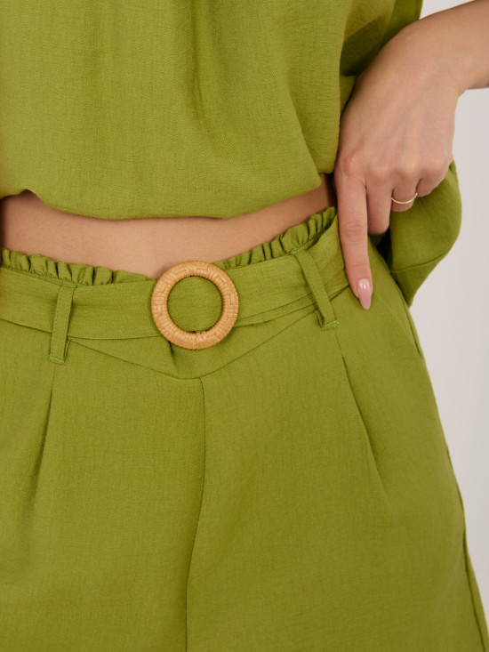 Damen-Shorts in Oliv mit Gürtel