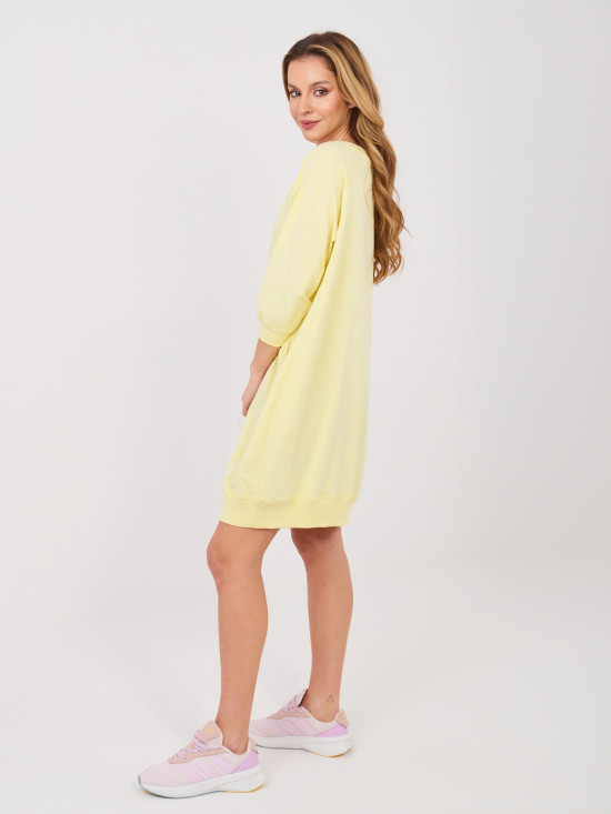 Gelbes bequemes Sweatkleid mit 3/4-Ärmeln und V-Ausschnitt