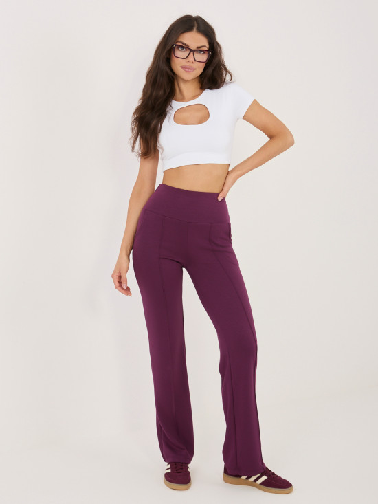 Lila Jogginghose mit geradem Bein